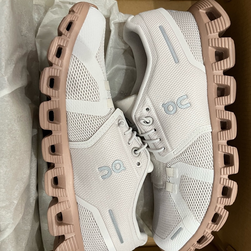 On Cloud 5 trainers sand/Rosebrown